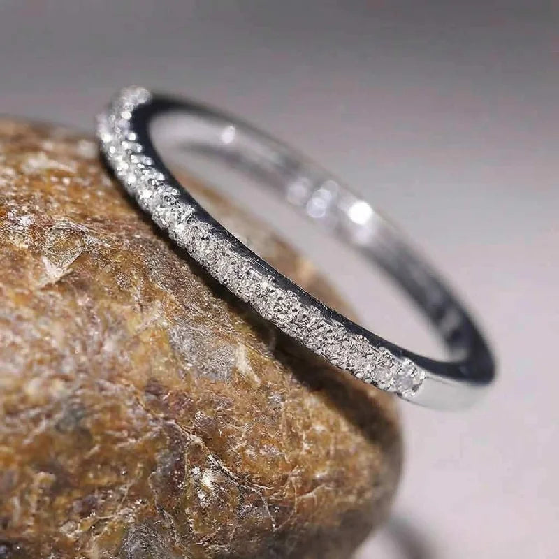 Elegant Glow Ring – Minimal Luxury for Everyday ✨